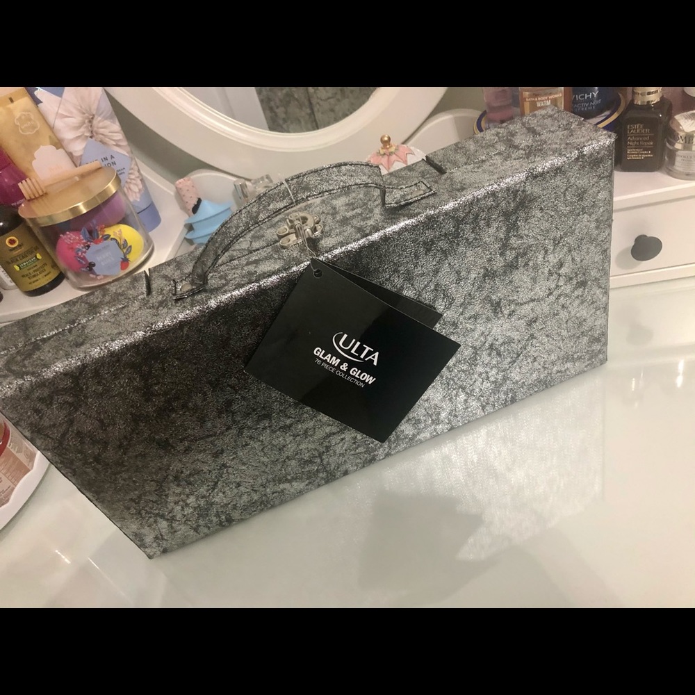 Ulta Makeup Kit - Picture 2 of 8